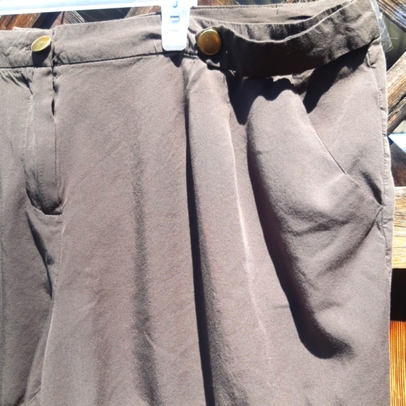 Forever 21 Forest Green loose fit shorts - Picture 3 of 7